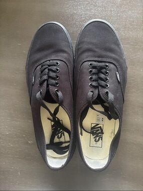 Men’s Vans Black Low-Top Canvas Sneakers